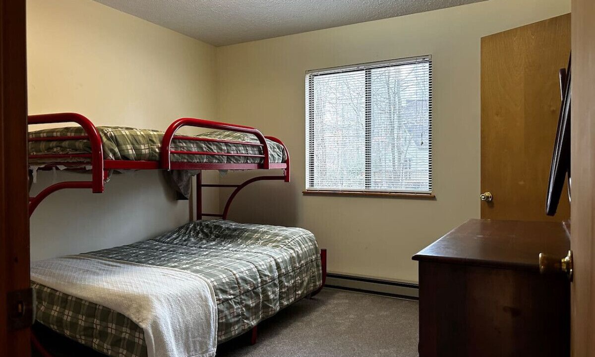 Photo of Bedroom in Alpine Lake