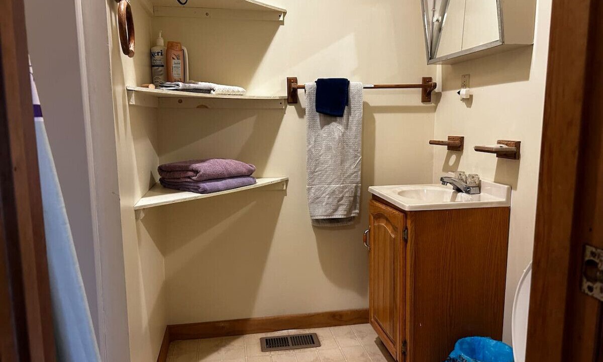 Photo of Bathroom in Alpine Lake