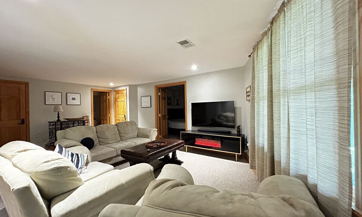 Photo of Livingroom in Alpine Lake