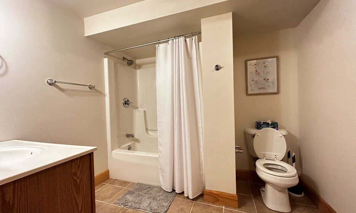 Photo of Bathroom in Alpine Lake
