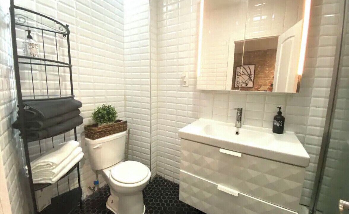 Photo of Bathroom in Central Park North