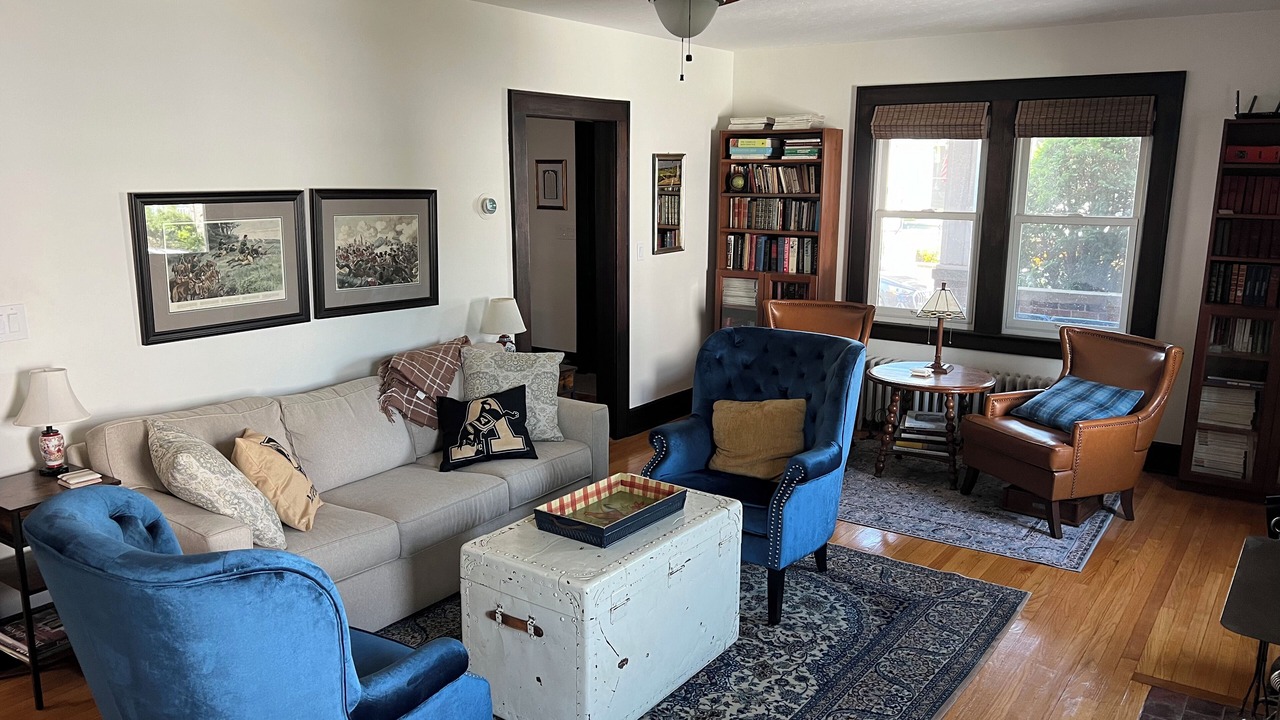 Photo of Livingroom in Middle Hope
