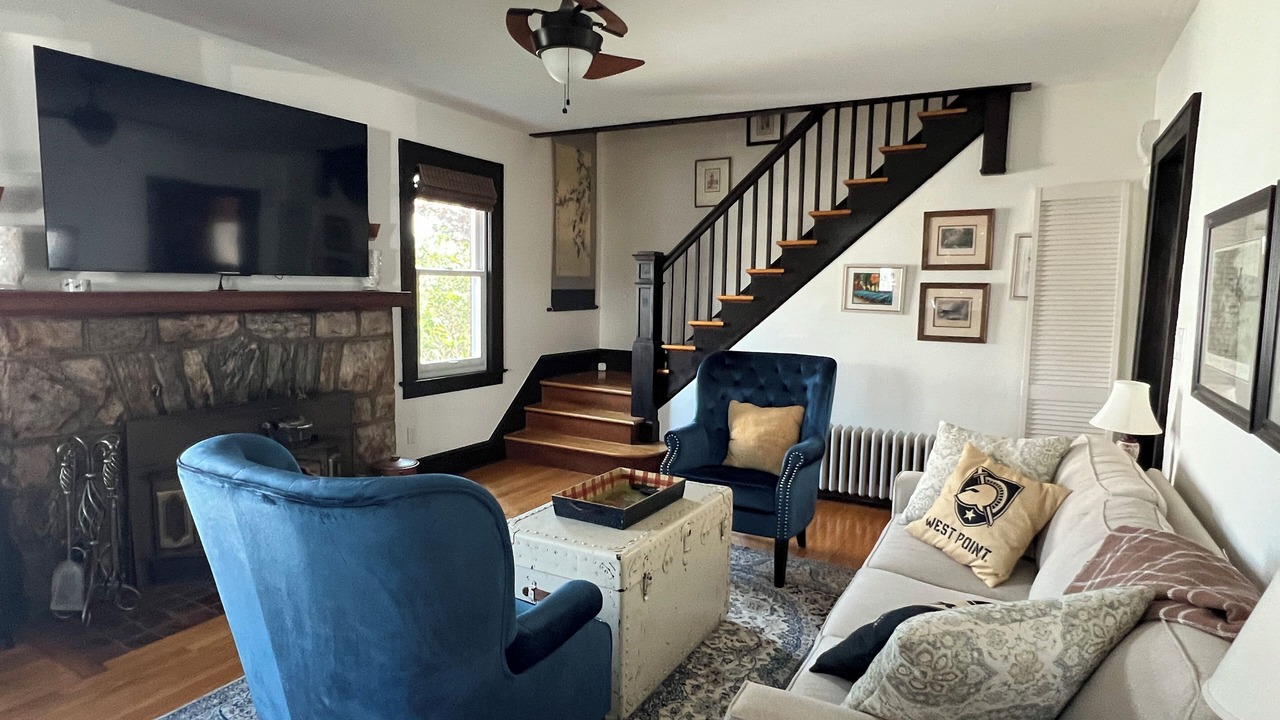 Photo of Livingroom in Middle Hope