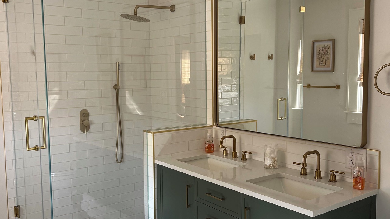 Photo of Bathroom in Middle Hope