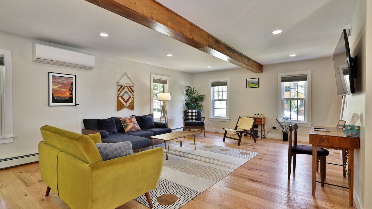 Photo of Livingroom in Hydeville