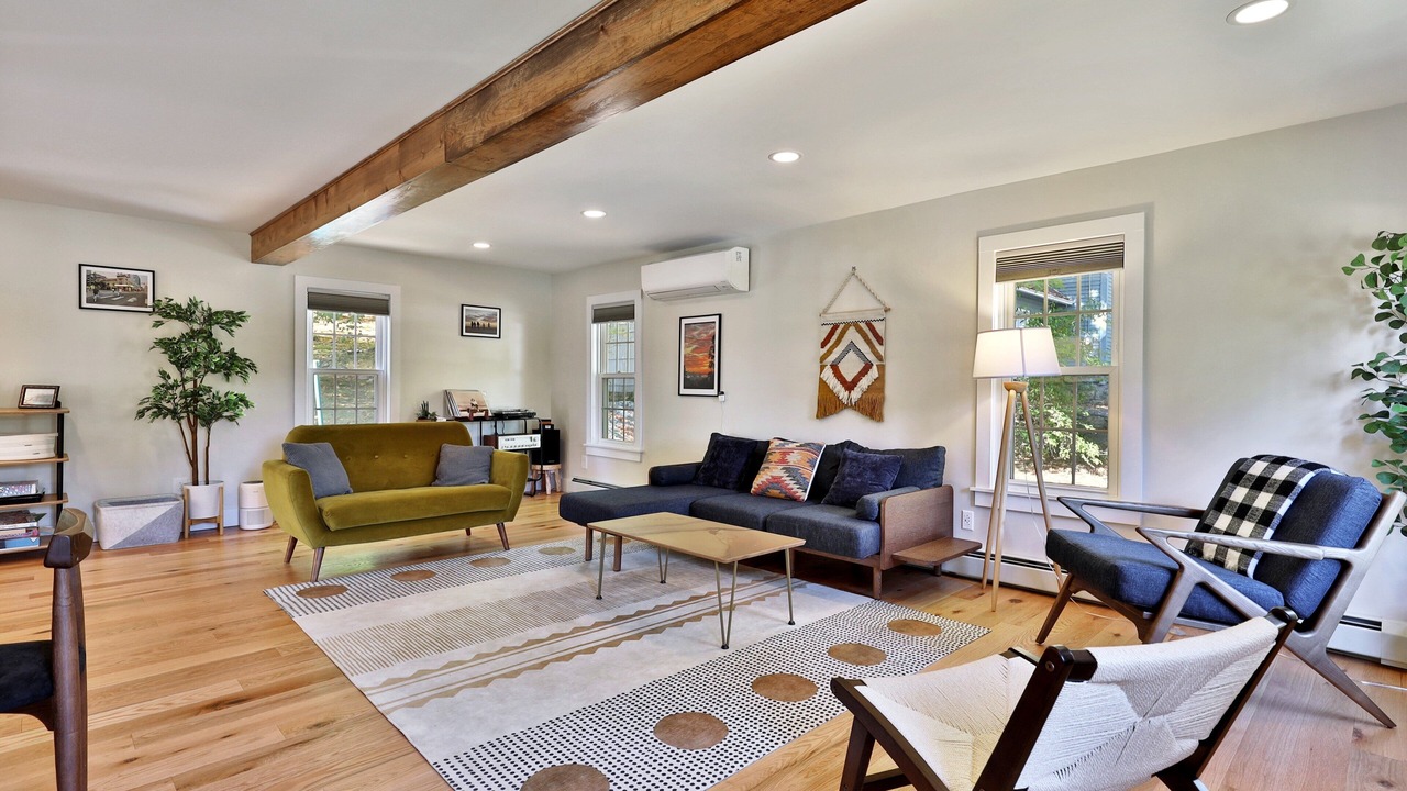 Photo of Livingroom in Hydeville