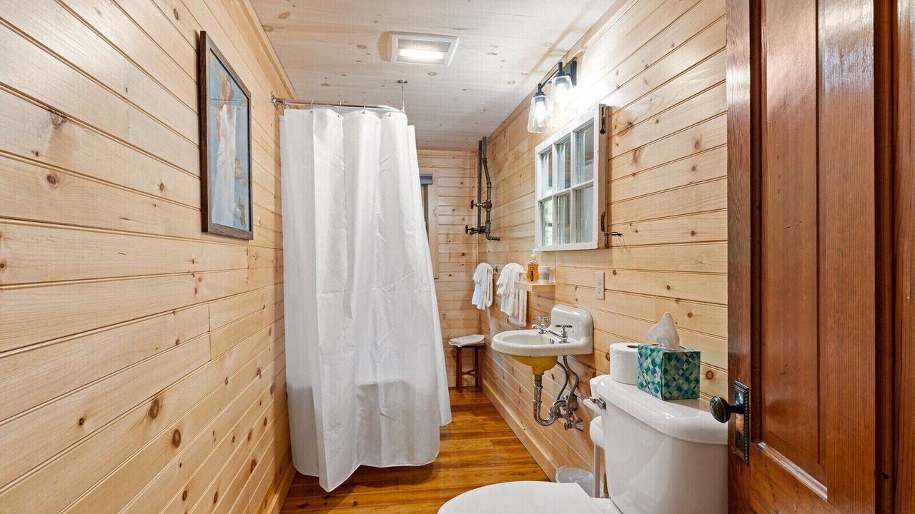 Photo of Bathroom in Belgrade Lakes