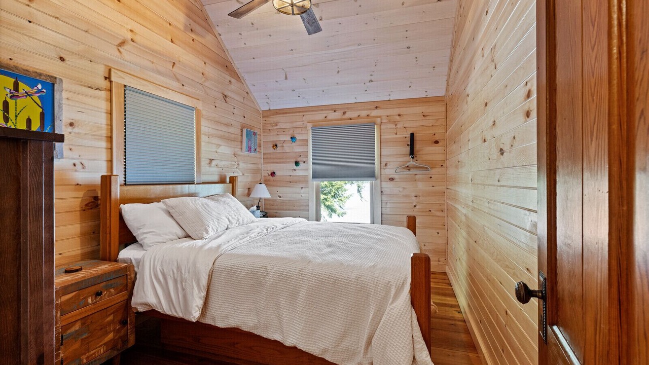 Photo of Bedroom in Belgrade Lakes