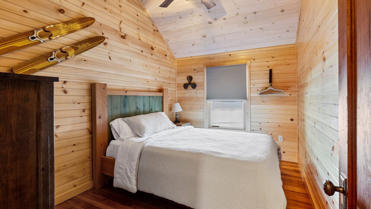 Photo of Bedroom in Belgrade Lakes