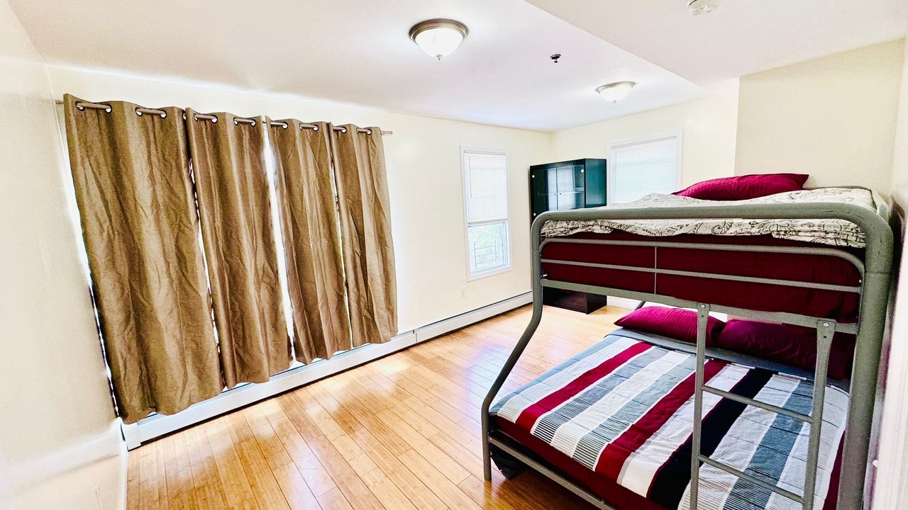 Photo of Bedroom in Jamaica Hills