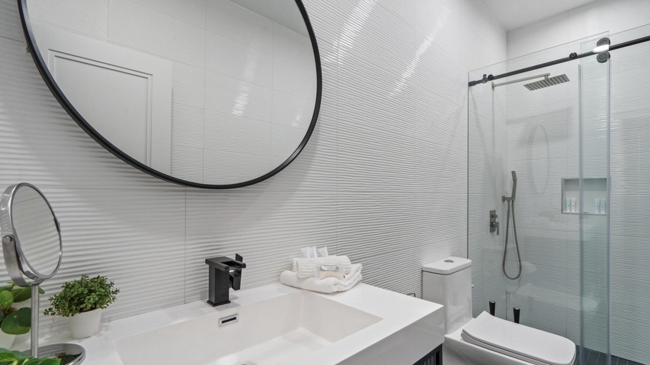Photo of Bathroom in Bay Shore