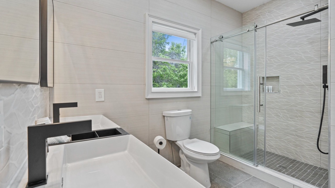 Photo of Bathroom in Bay Shore