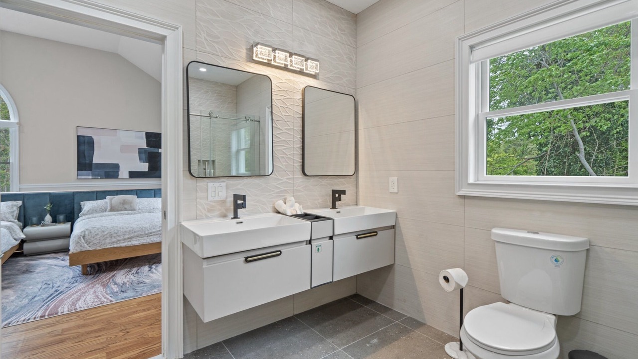 Photo of Bathroom in Bay Shore