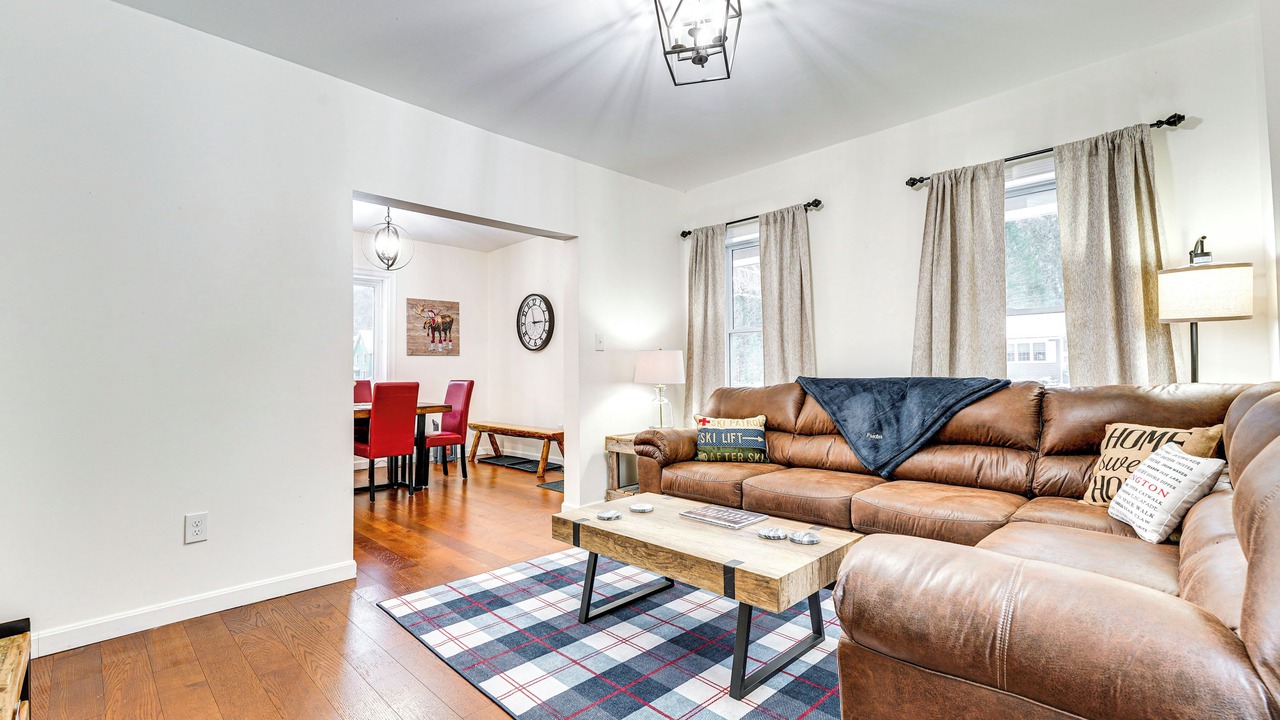Photo of Livingroom in Proctor