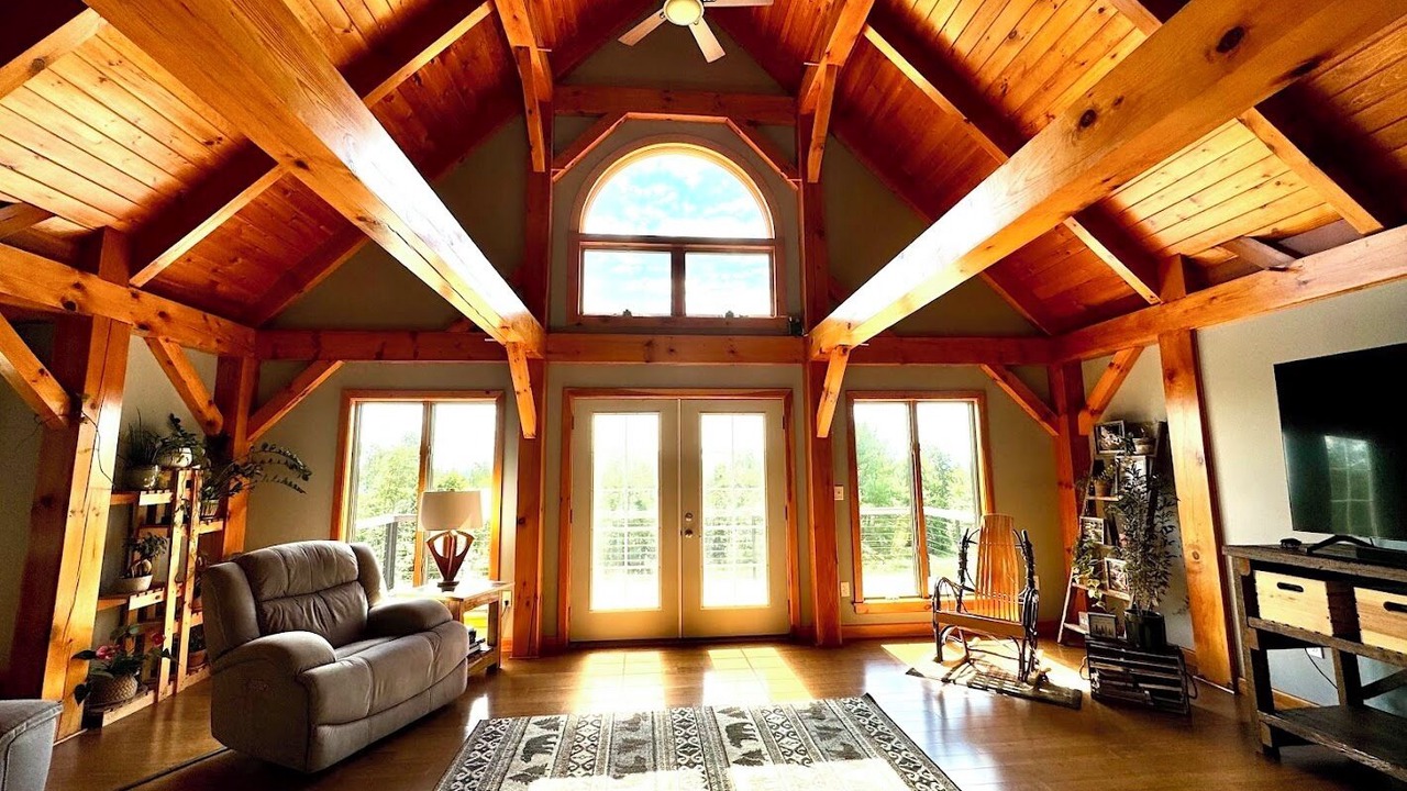 Photo of Livingroom in Candor