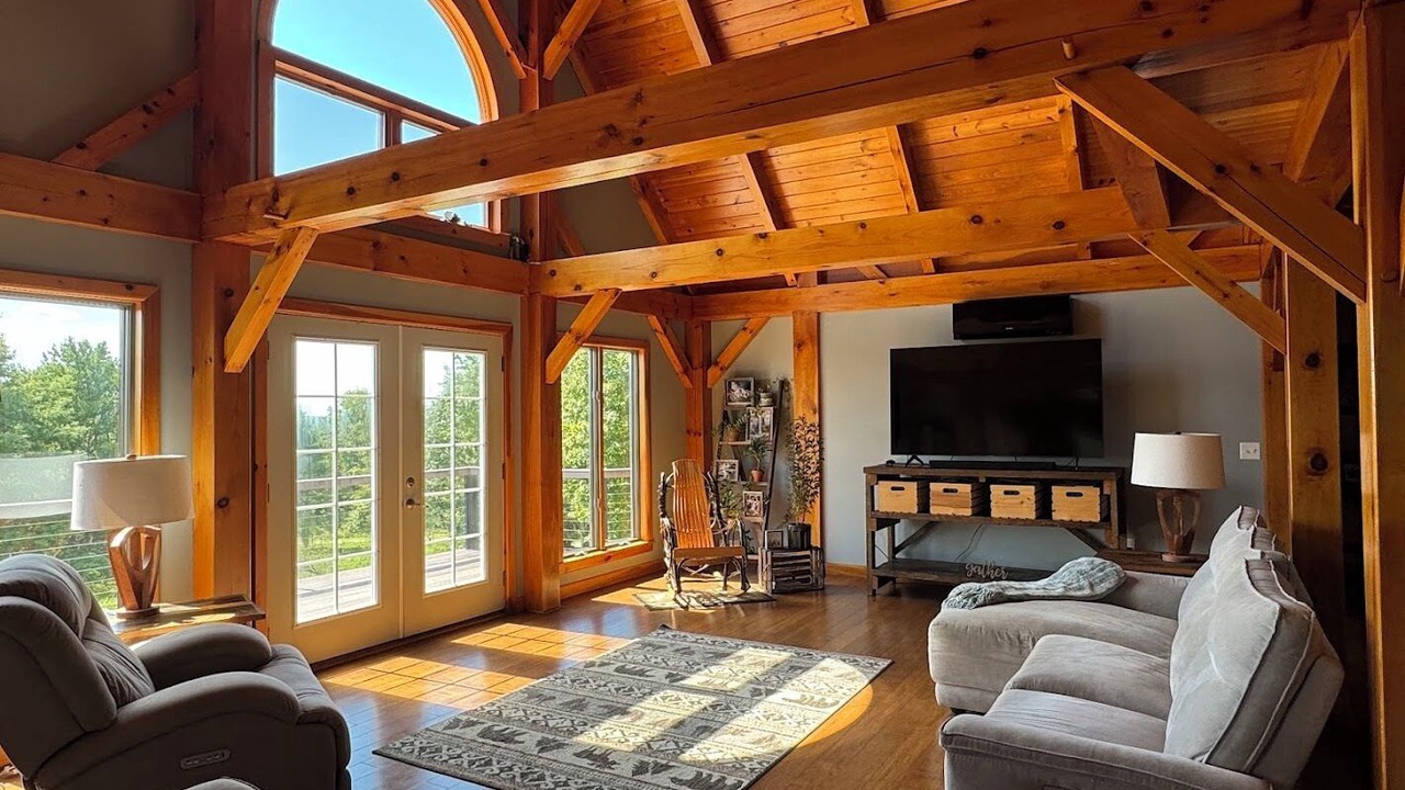 Photo of Livingroom in Candor