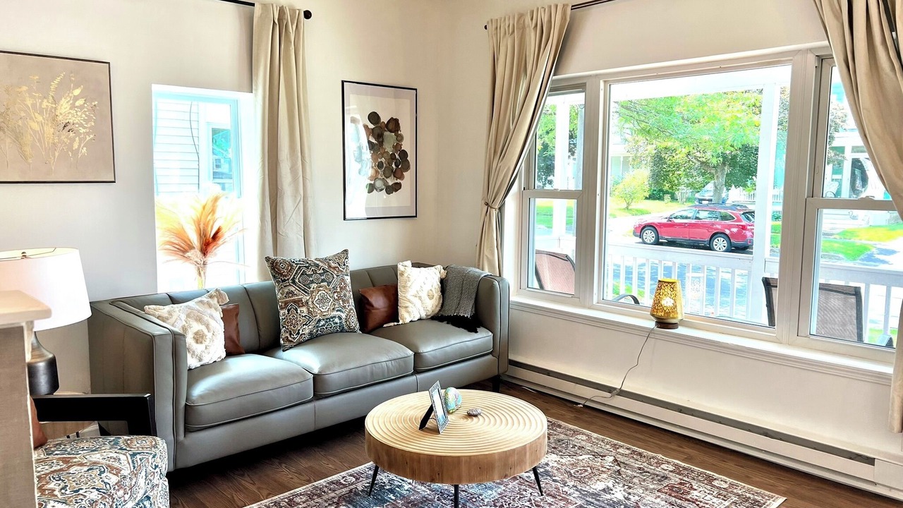 Photo of Livingroom in Oswego