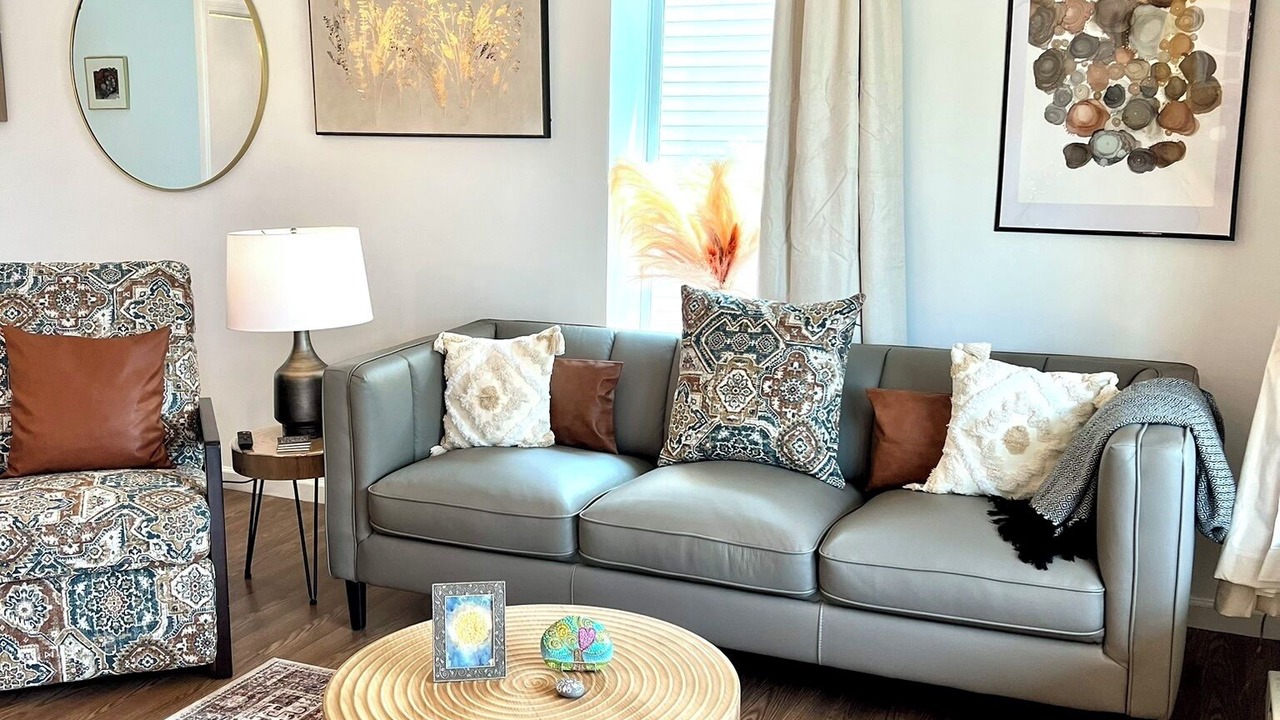 Photo of Livingroom in Oswego