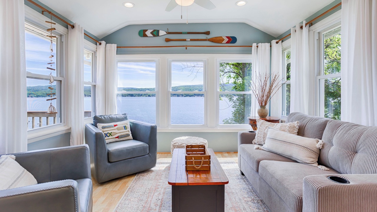 Photo of Livingroom in Town of Richmond