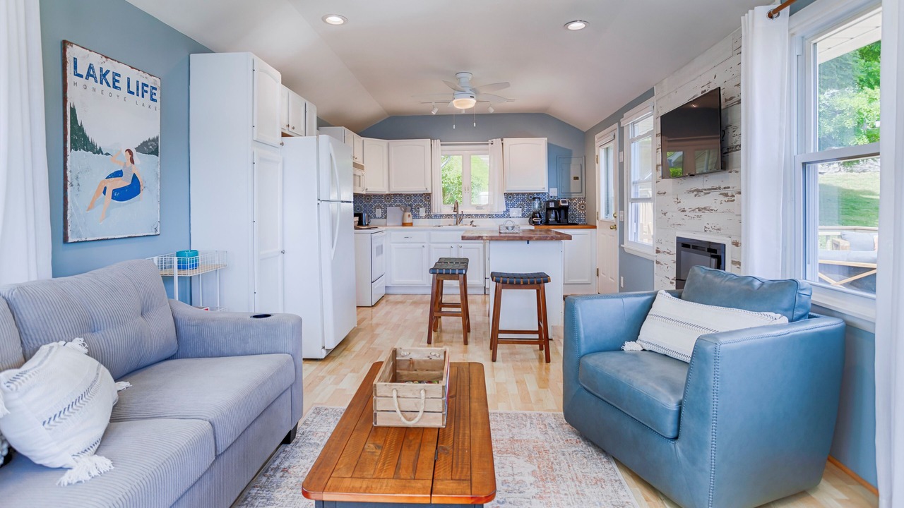 Photo of Livingroom in Town of Richmond