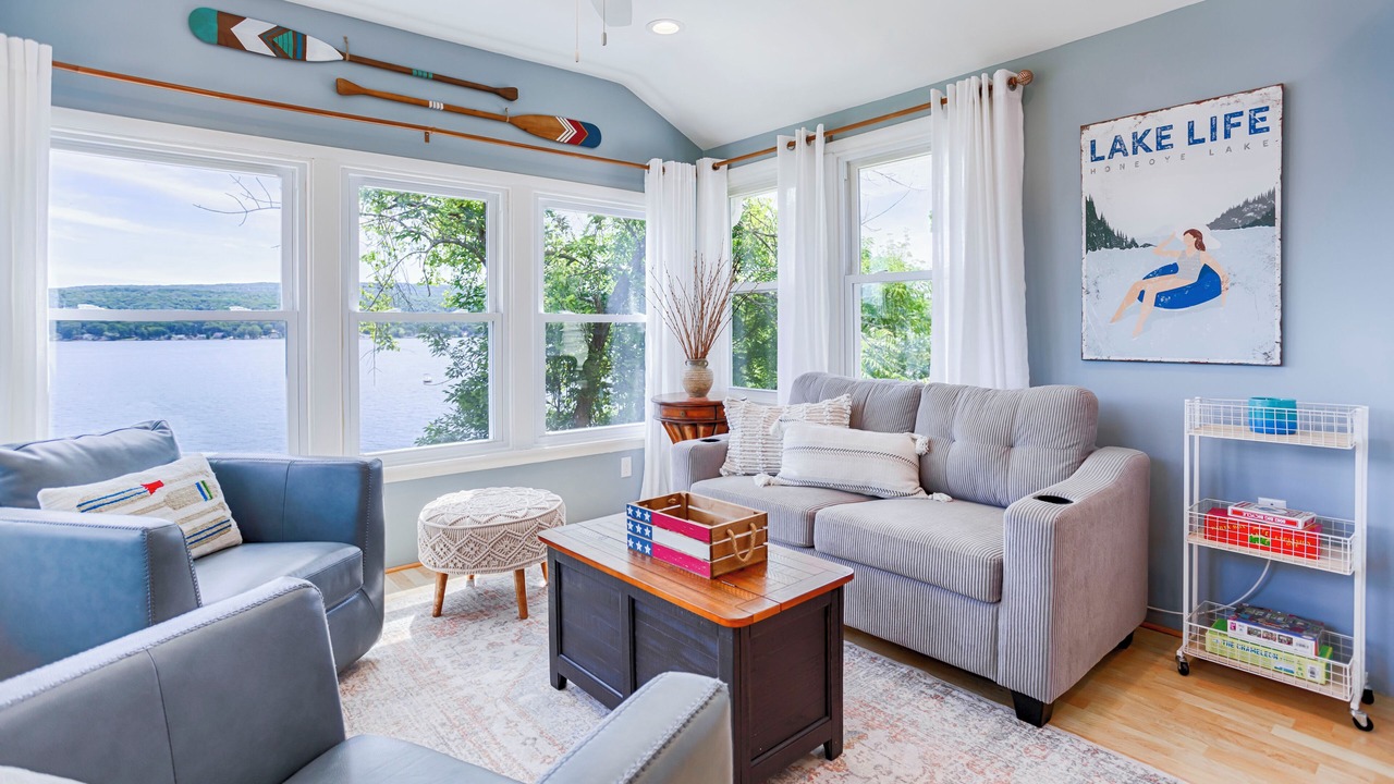 Photo of Livingroom in Town of Richmond