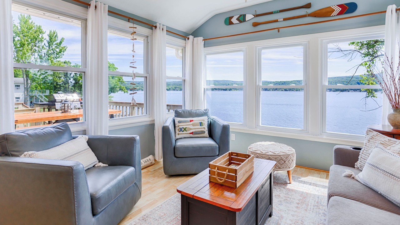 Photo of Livingroom in Town of Richmond
