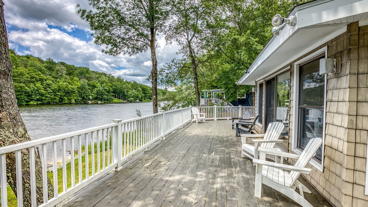 Photo of Patio Balcony in Sherwood Forest