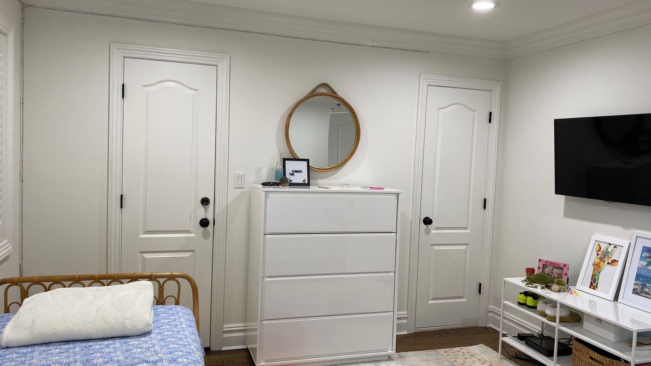 Photo of Bedroom in Alden Manor