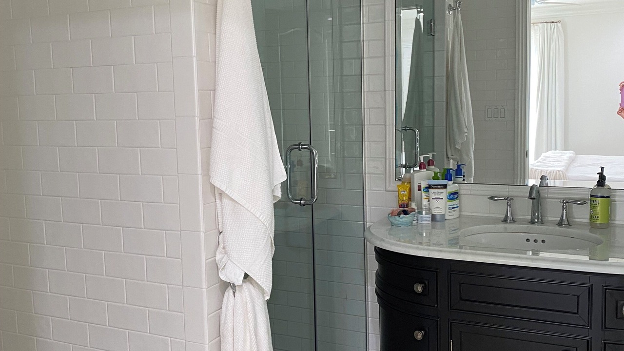 Photo of Bathroom in Alden Manor