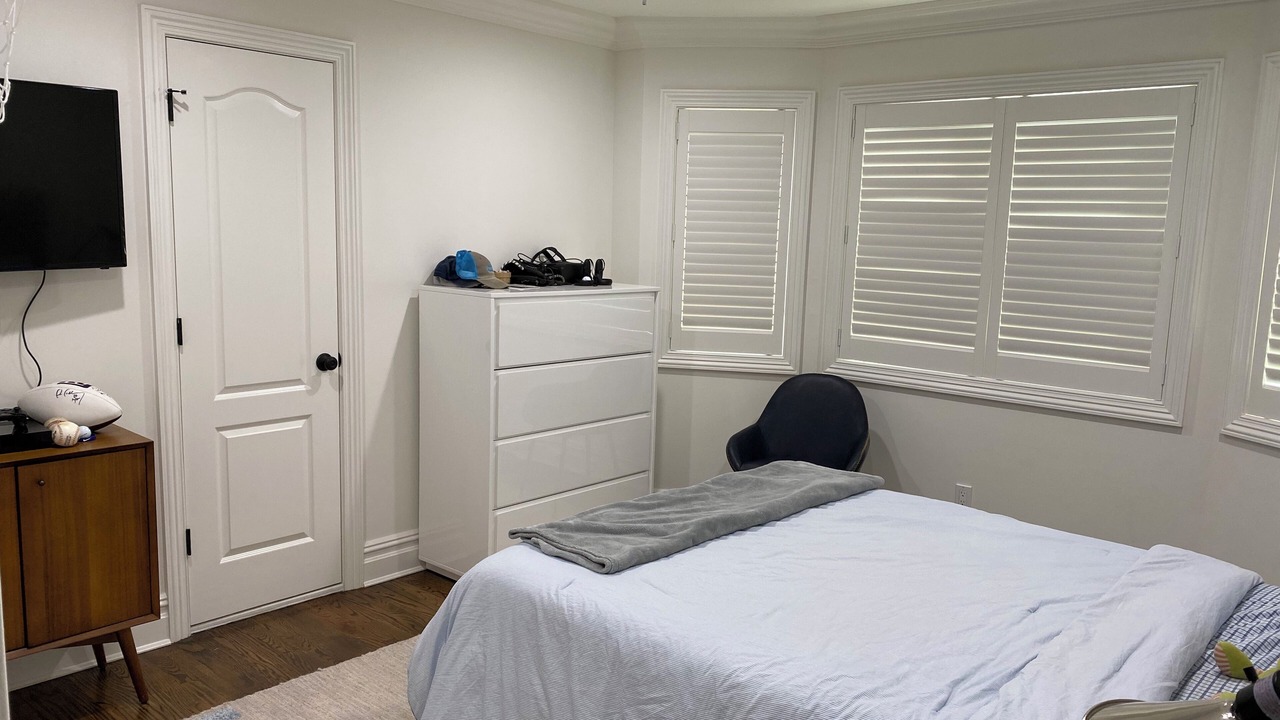 Photo of Bedroom in Alden Manor