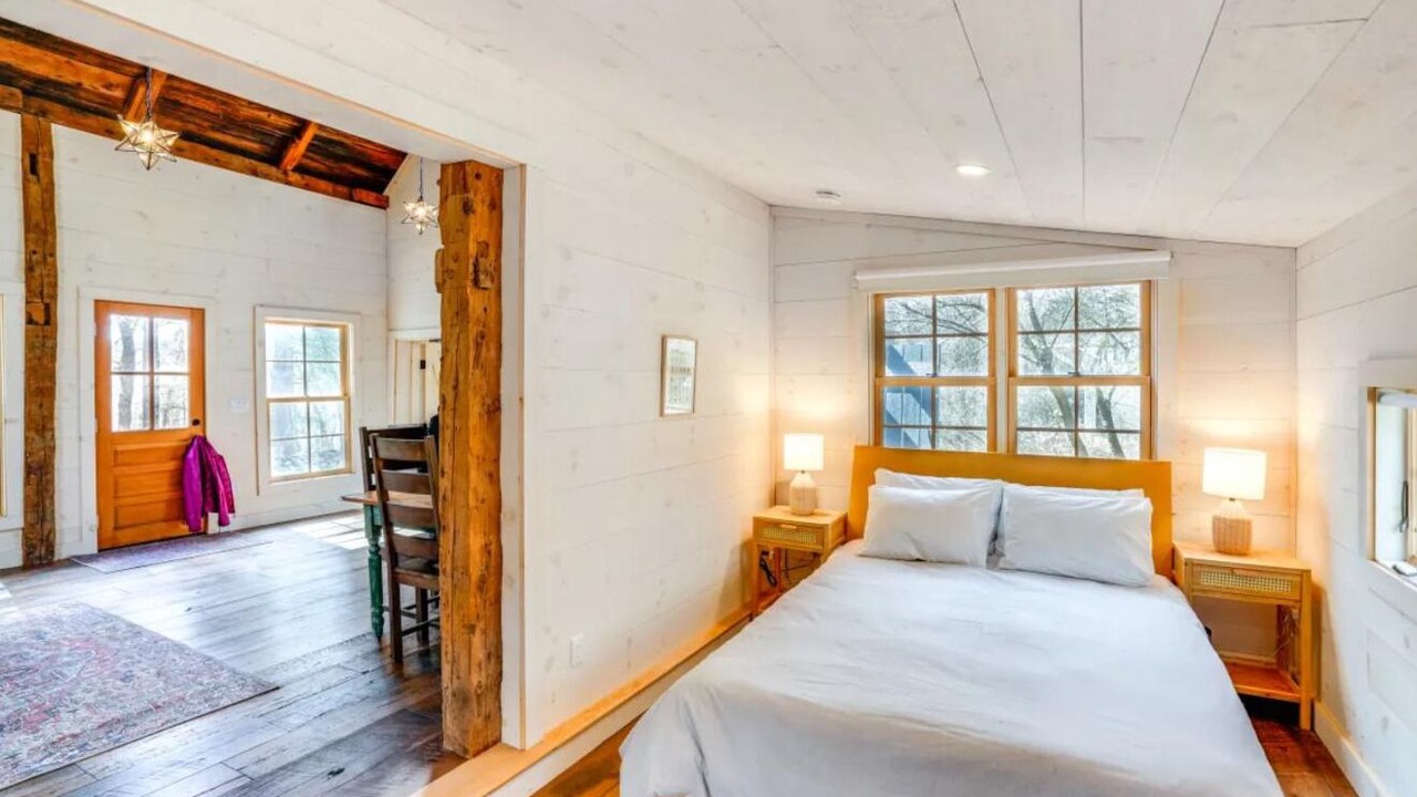 Photo of Bedroom in Town of New Baltimore
