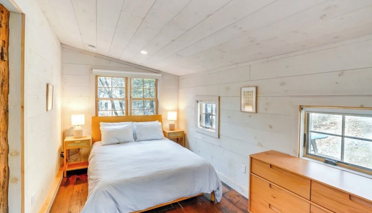 Photo of Bedroom in Town of New Baltimore