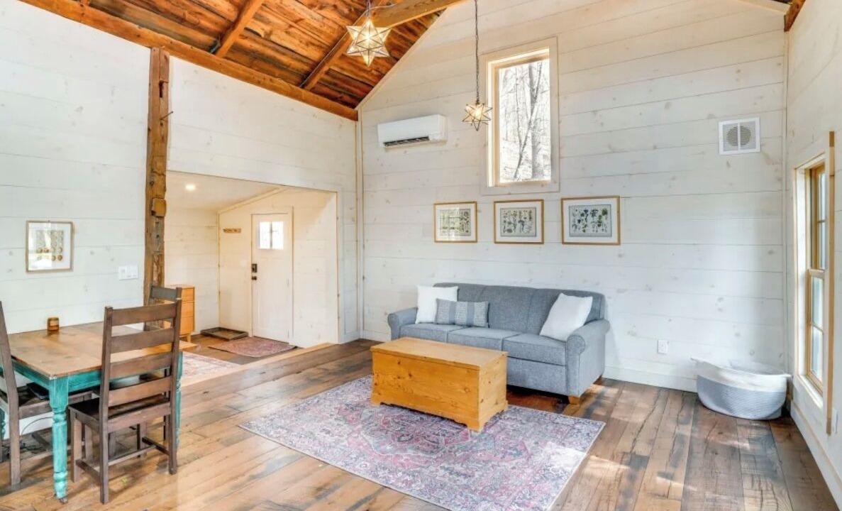 Photo of Livingroom in Town of New Baltimore