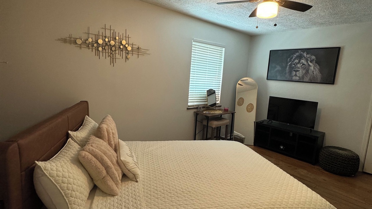 Photo of Bedroom in Roselawn Finance