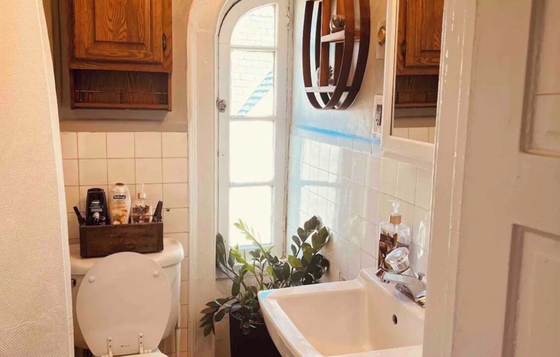Photo of Bathroom in Old Town Winchester