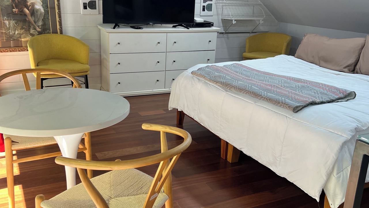 Photo of Bedroom in Laurel Hollow