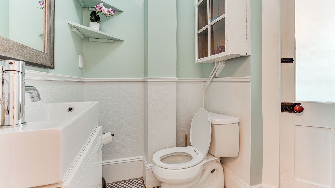 Photo of Bathroom in Newburgh