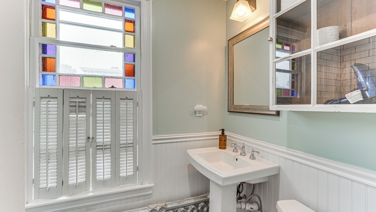 Photo of Bathroom in Newburgh