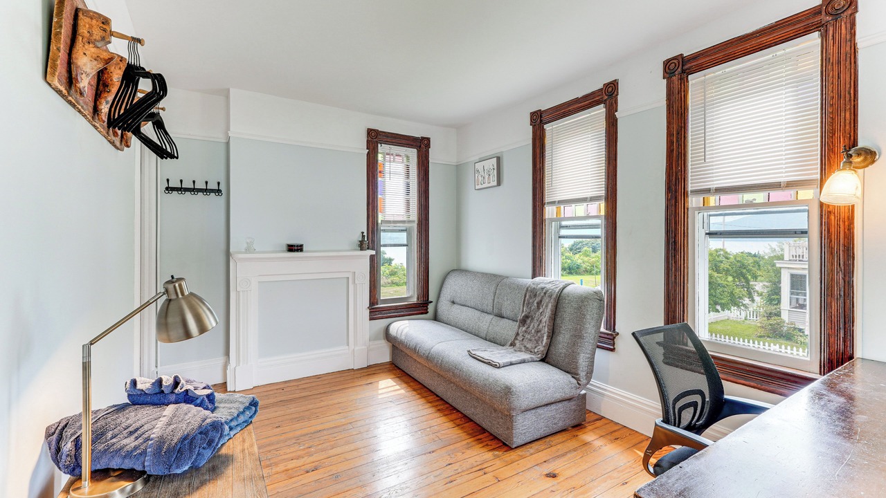 Photo of Livingroom in Newburgh