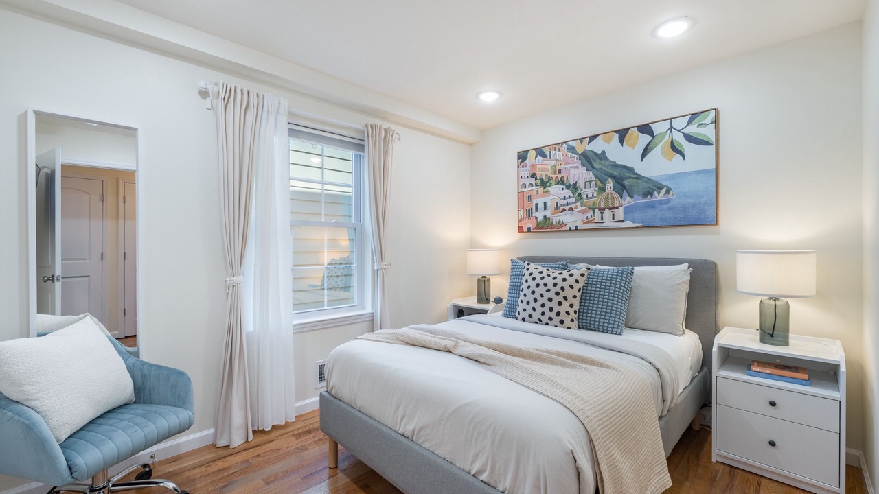 Photo of Bedroom in Newark