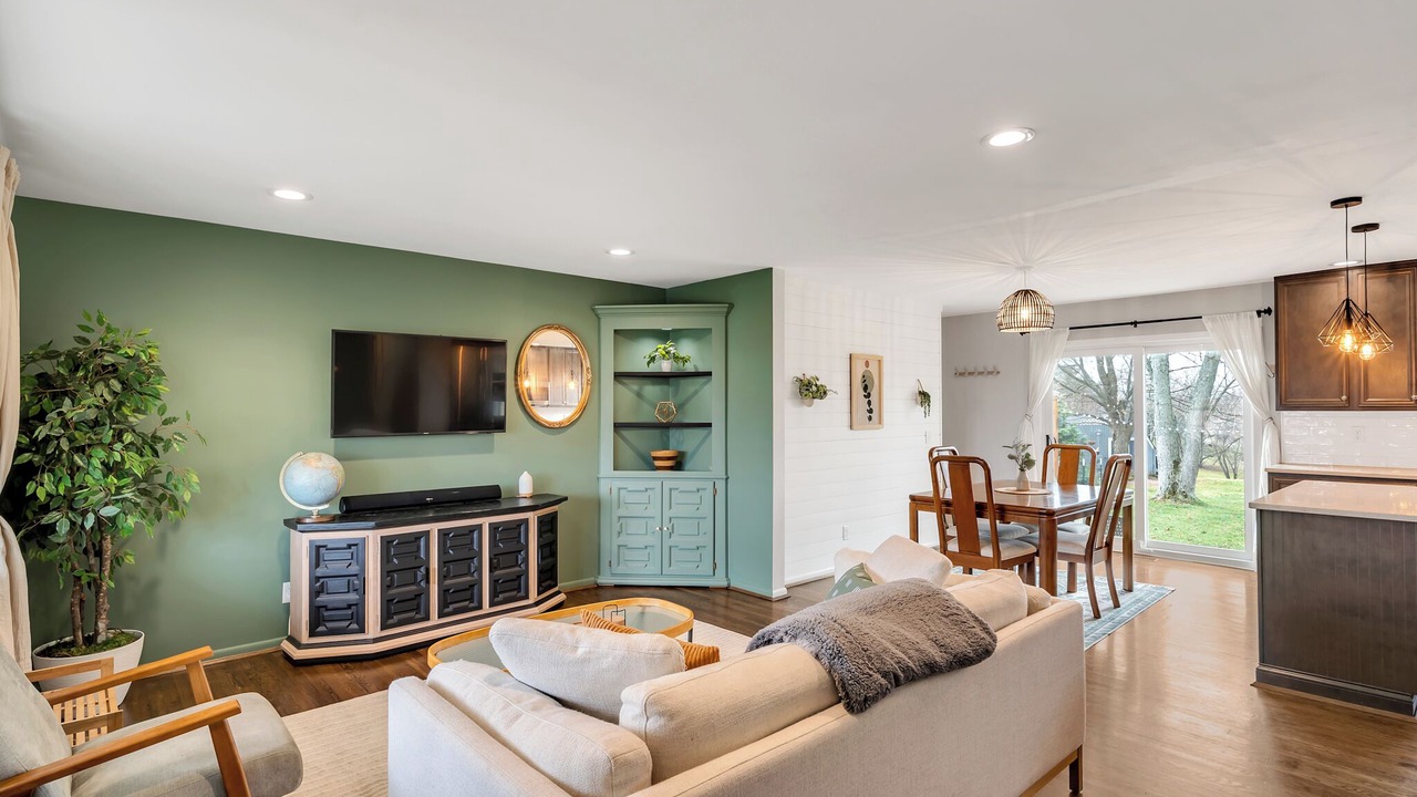 Photo of Livingroom in Mount Saint Joseph