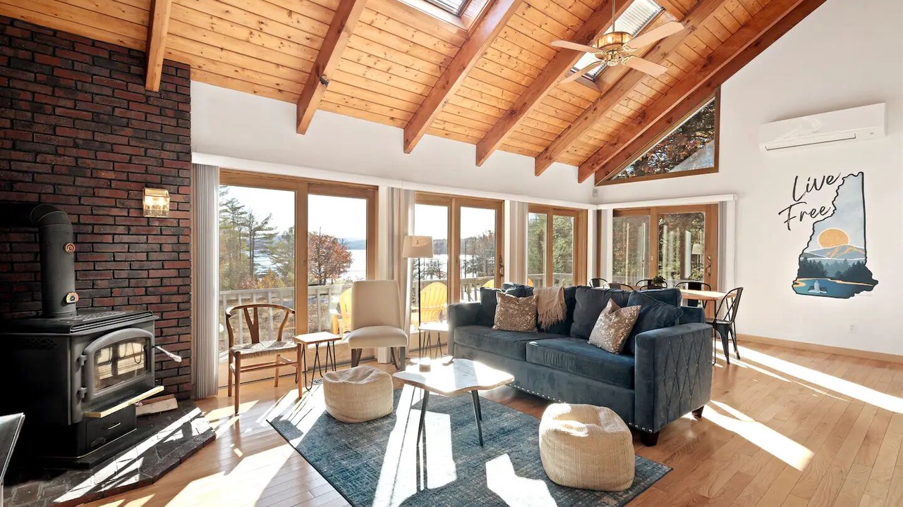 Photo of Livingroom in Sunapee