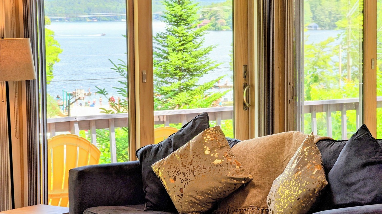 Photo of Livingroom in Sunapee