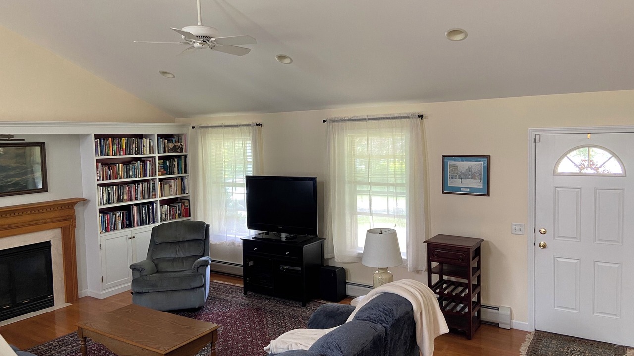 Photo of Livingroom in Lanesborough