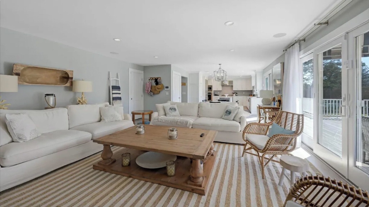 Photo of Livingroom in Village of Southampton