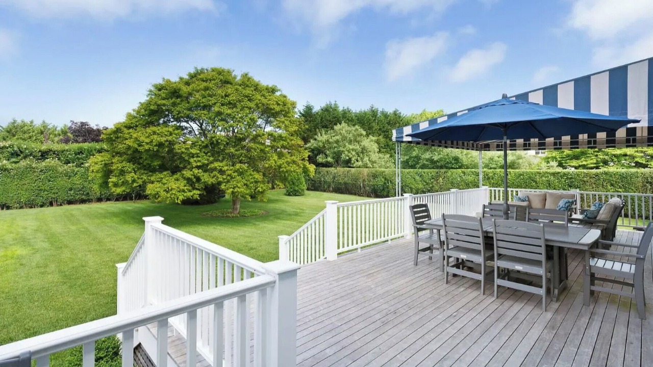 Photo of Outdoor in Village of Southampton