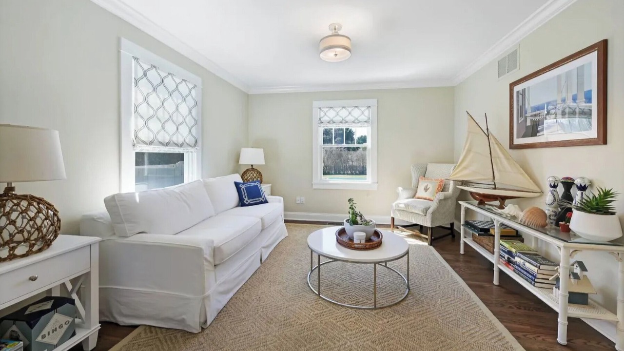 Photo of Livingroom in Village of Southampton