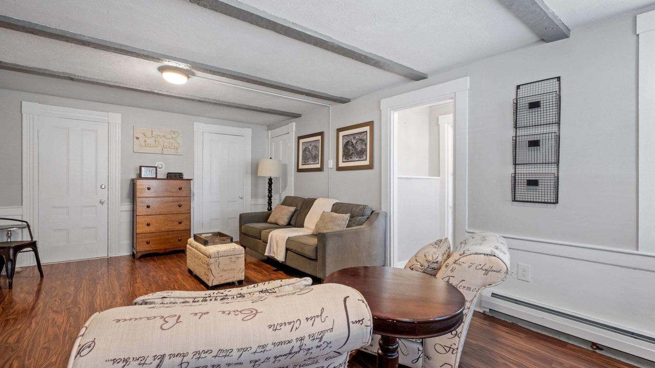 Photo of Livingroom in Exeter