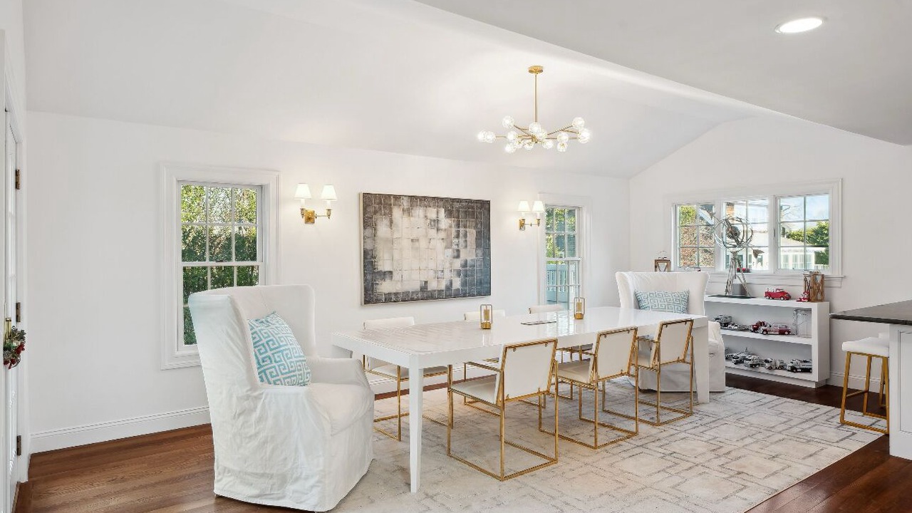 Photo of Livingroom in Village of Southampton