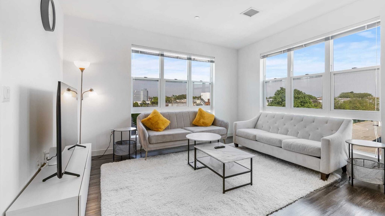 Photo of Livingroom in Thompson Square - Bunker Hill